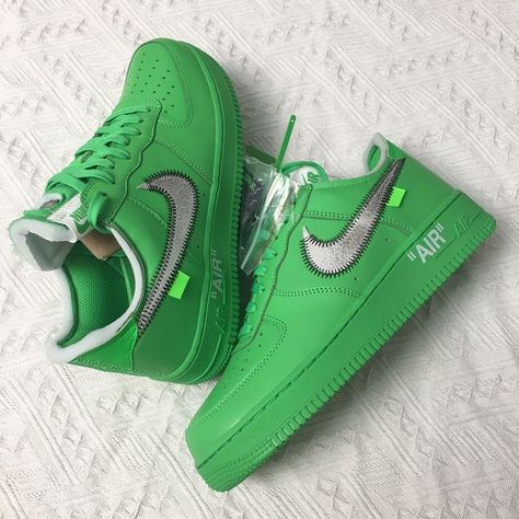 Offwhite Air Force 1, Nike Air Force 1 Verdes, Green Air Force 1, Green Nike Air Force, Retrowave Aesthetic, Senior Things, Nike Air Force 1 Custom, White Air Forces, Air Force 1 Custom