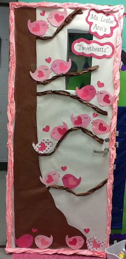 "Tweethearts" Door Decoration - Thank You Life in First Grade! Fall Classroom Door, February Bulletin Boards, Door Bulletin Boards, Valentines Classroom, Decoration Creche, Valentines Day Bulletin Board, February Classroom, Valentine Door Decorations, School Door Decorations