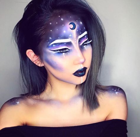 Space Face Makeup, Lunar Makeup Look, Galaxy Makeup Halloween, Cold Face Makeup, Fashion Show Makeup Looks, Space Makeup Looks, Galaxy Eye Makeup, Galaxy Makeup Looks, Alien Make-up