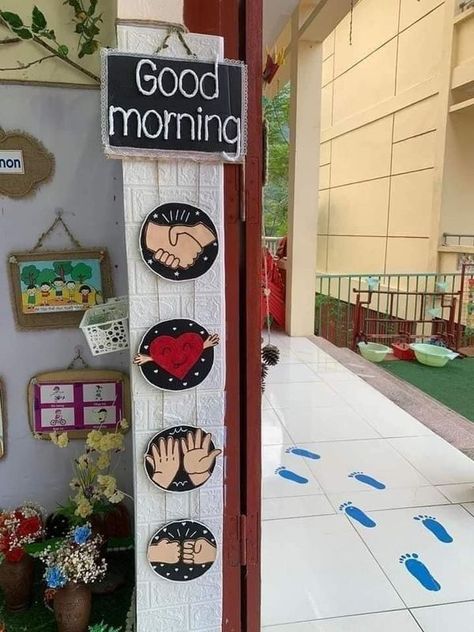 Nursery Class Decoration, School Board Decoration, Kindergarten Classroom Decor, Preschool Classroom Decor, Kindergarden Activities, Montessori Toddler Activities, Preschool Activities Toddler, Preschool Arts And Crafts, Preschool Art Activities