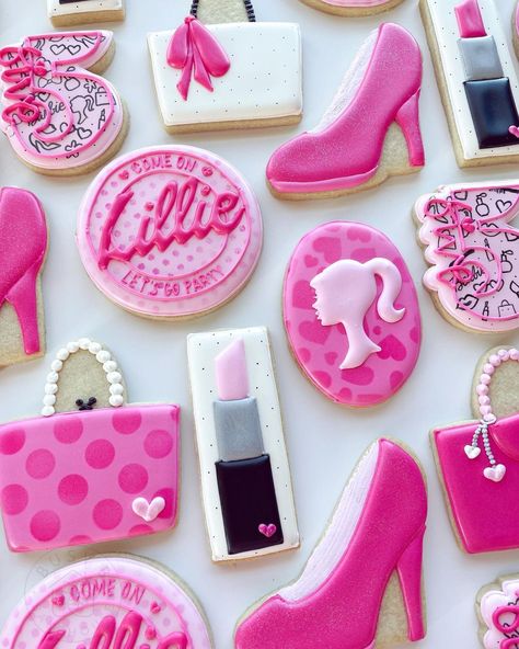 Barbie Movie Cookies, Barbie Sugar Cookies Royal Icing, Barbie Royal Icing Cookie, Barbie Themed Cookies, Pink Cookies Decorated, Barbie Birthday Cookies, Barbie Cookies Decorated, Barbie Desserts, Barbie Sugar Cookies