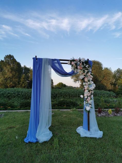 Sky Blue Decorations Wedding, Blue Ceremony Arch, Blue Wedding Arch Ideas, Navy Blue Wedding Arch, Dusty Blue Wedding Arch, Sky Blue Wedding Theme, Wedding Arch Blue, Blue Wedding Arch, Wedding Arch Decorations