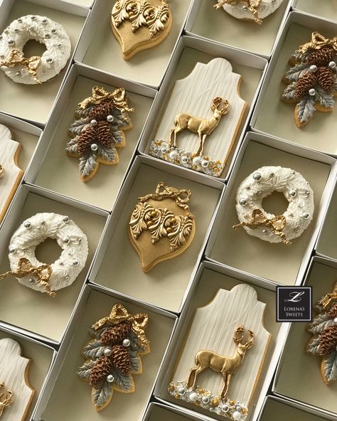 Gold Christmas Cookies, Lorena's Sweets, Business Cookies, Christmas Cookie Box, Cookie Decoration, Christmas Cookies Gift, Holiday Cookies Christmas, Cookie Boxes, Christmas Food Gifts