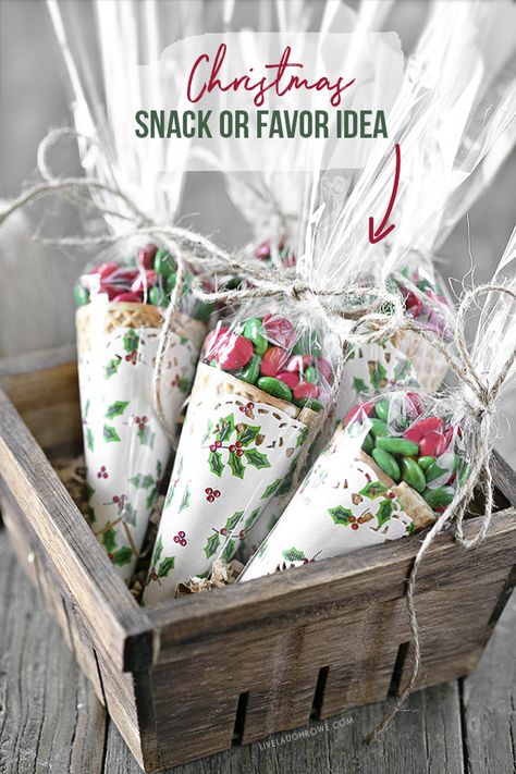 Christmas Candy Bags Ideas Friends, Christmas Tea Favors Gift Ideas, Christmas Party Thank You Favors, Cute Christmas Party Favors, Guest Gifts Christmas, Work Holiday Party Favors, Table Favors For Christmas Dinner, Table Favors Christmas, Handmade Christmas Favors