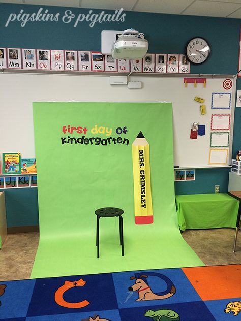 First Day of Kindergarten Photo Booth | Classroom idea for Meet the Teacher Night Kindergarten Photo Booth, First Day Of School Photo, Kindergarten Photos, Meet The Teacher Night, Classroom Idea, First Day Of Kindergarten, Night School, School Photo, Kindergarten Class