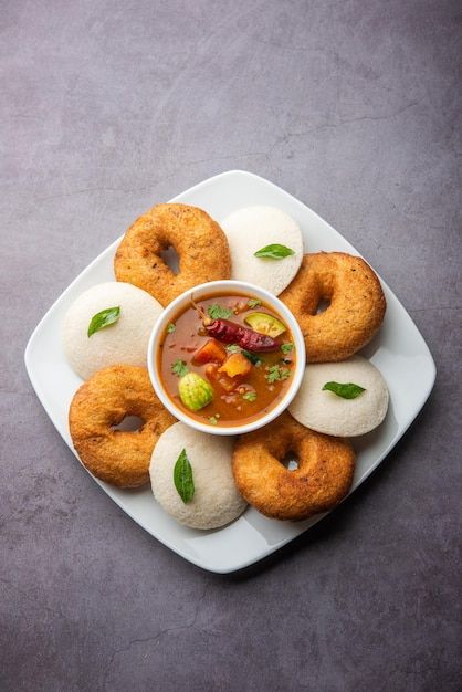 Idli Vada Sambar, Idli Sambhar Photography, Masala Dosa Photography, Dosa Images, Dosa Aesthetic, South Indian Photoshoot, Dosa Photography, Sambar Idli, Medu Wada