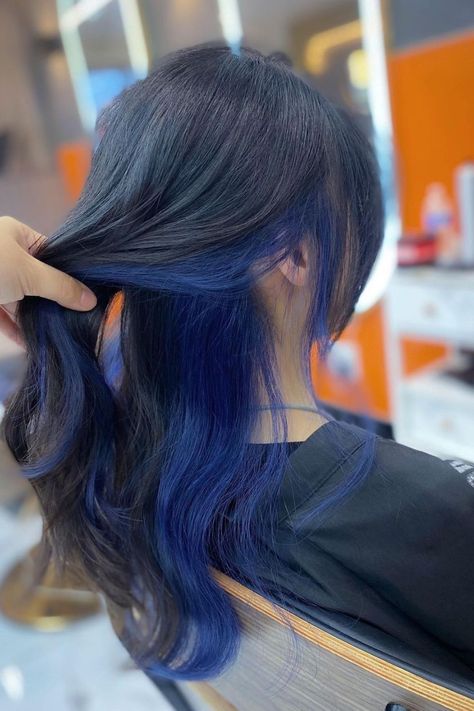 Blue Hair Underneath, Hidden Hair Color, Peekaboo Hair Colors, Blue Black Hair, Dark Blue Hair, Hair Color Underneath, Peekaboo Hair, Black Hair Color, Hair Color Blue