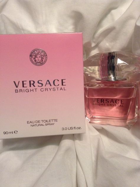 Versace Bright Crystal Versace Bright Crystal Perfume Aesthetic, Perfume Versace Mujer, Versace Bright Crystal Perfume, Classy Perfume, Koleksi Parfum, Victory Secret, Versace Perfume, Expensive Perfume, Versace Bright Crystal