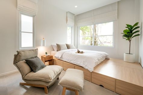 Thailand Has An Entire Neighbourhood With MUJI-Style Houses Muji Style Bedroom, Muji Inspired Home, Bedroom Japanese Style, Muji Interior, Japanese Style Bedroom, Muji Home, Muji Style, Japanese Home Design, Condo Interior Design