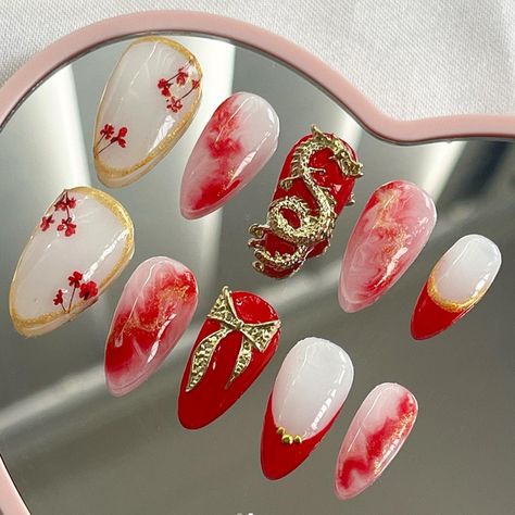 Year of the Dragon: 24 Gorgeous Lunar New Year Nail Sets Lunar Year Nails, Lunar New Years Nails, Dragon Inspired Nails, Chinese Red Nails, Lunar New Year Nails Dragon, Year Of The Dragon Nails, China Nails Design, Chinese Dragon Nails Designs, Red Dragon Nails