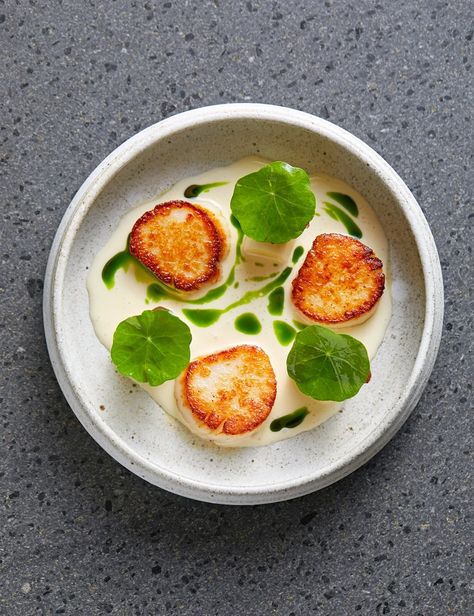 Scallop Starter, Easy Scallop Recipes, Baked Beetroot, Scandinavian Recipes, Grilled Scallops, Cardamom Buns, Mussels Recipe, Creamy Potato Salad, Beetroot Salad