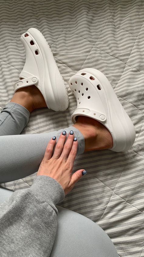 short manicure black white ombre Clog Aesthetic, Crocs Crush Clog, Short Manicure, White Ombre, Aesthetic Outfit, Aesthetic Clothes, Clogs, Manicure, Black White