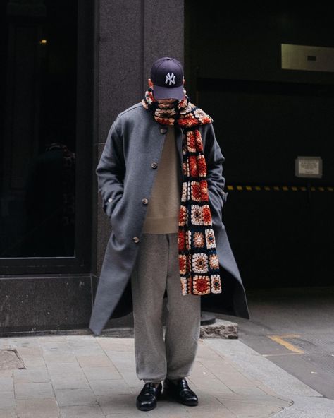 Casual men Overcoat Men Outfit Street Styles, Men’s Fall Fashion 2024, Long Wool Coat Outfit, Chunky Scarf Outfit, Big Scarf Outfit, Scarf Outfit Men, Wool Coat Outfit, Rome Outfits, Long Coat Outfit