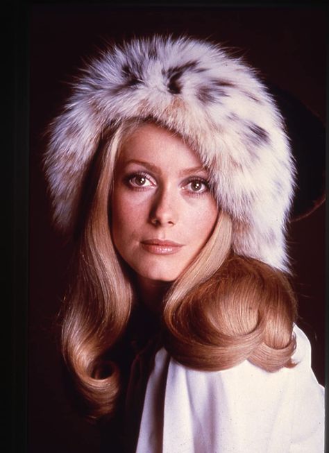 Catherine Deneuve Catherine Deneuve Style, Catherine Denueve, Jeanne Moreau, French Cinema, French Beauty, Three Daughters, Catherine Deneuve, French Actress, Princesa Diana