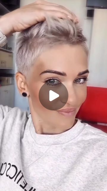 @kurze.haare.stylen on Instagram: "Schaut Suuuuper aus. Fesch und Flott.🤩🔥 . . . #kurzehaare💇 #kurze #kurzehaarschnitt #pixiehaircut #pixiehaarschnitte #pixiecut #pixiehairstyle #shorthair #shorthairstyle" Pixie With Undercut, Hair Today Gone Tomorrow, Choppy Hair, Short Choppy Hair, Very Short Hair, Hairstyles For Round Faces, Trendy Short Hair Styles, Short Hair With Layers, Short Cuts