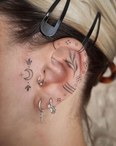 𝐌𝐞𝐥 on Instagram: "Merci Déborah d’avoir adopté ce flash, pour ta confiance et ce chouette moment 👂🏼✨#handpokedtattoo •No machine• . . . #handpoketattoo #tattooparis #paristattoo #flashoftheday #eartattoo #ornamentaltattoo #ornamenttattoo #flashtattoo #eartattoos #dotworktattoo #stickandpoke #sticknpoke #tattooart #tattoolove #paristattoo #tattooparis #handpokeparis #facetattoo" Ear Line Tattoo, Line Tattoo Meaning, Griffon Tattoo, Tragus Tattoo, Small Face Tattoos, Stick Poke Tattoo, Face Tattoos For Women, Ear Tattoo Ideas, Dot Tattoos