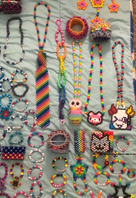 Fun Kandi Ideas, Beginner Kandi Patterns, Scene Kandi Cuff, Big Kandi Projects, Kandi Animals Patterns, Kandi Charms Ideas, Diy Bead Bracelet Ideas, How To Make Kandi Cuffs, Simple Kandi Ideas