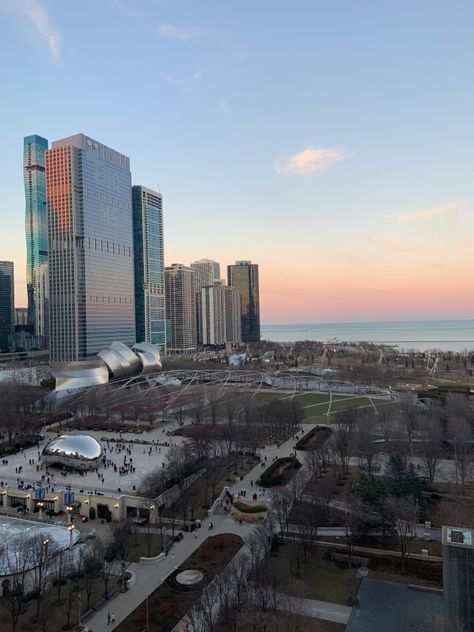 #chicago #rooftop #aesthetic #sunset #travel #beautiful Aesthetic Chicago Pictures, Rooftop Aesthetic Sunset, Chicago Night Life Aesthetic, Aesthetic Pictures Of Chicago, Rooftop Aesthetic, Chicago Sunset Aesthetic, Downtown Chicago Aesthetic Night, Chicago Rooftop, Chicago Aesthetic