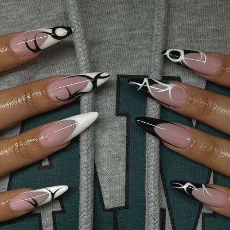 ☯️ White Black Almond Nails, Black And White Stiletto Nails Design, White Frenchies With Design Nails, Almond Nails Designs Black And White, Stiletto Nails Black French Tip, Long Black Almond Nails, Black And White Nails Stiletto, Stiletto Black French Tip Nails, Stilleto Frenchies