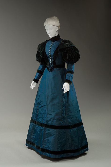 Rate the Dress: Deep Blue Day Dress - The Dreamstress 1890 Dress, Charles Frederick Worth, 1899 Fashion, Vintage Attire, 1890s Fashion, Victorian Costume, 19th Century Fashion, Old Dresses, Victorian Clothing