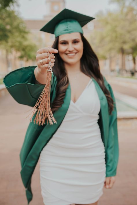 Unt Graduation Pictures, Photos On Stairs, Unt Graduation, Graduation Pictures Poses, Outdoor Senior Pictures, Drexel University, Senior Photography Inspiration, College Graduation Pictures Poses, Poses Female