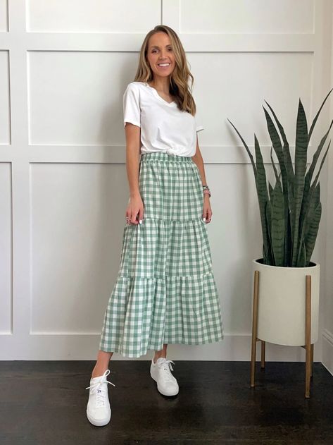 4 White T-Shirt Outfits - Merrick's Art Green Shirt White Skirt, Casual White Mid-rise Skirt, Skirt And Tee Shirt Outfit, White T-shirt Dress For Summer, White Fitted T-shirt Dress For Summer, Tshirt And Skirt, White Relaxed Fit T-shirt Dress For Spring, Striped Tshirt Outfits, T Shirt Knot