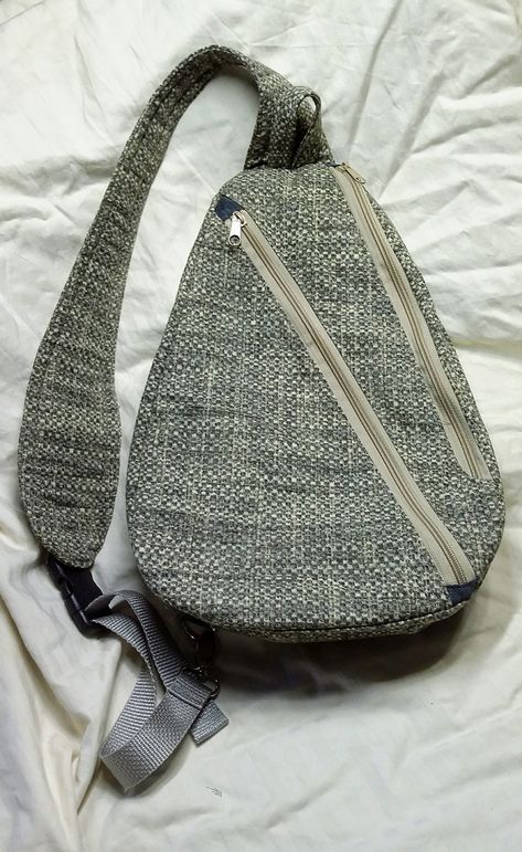 Crossbody Sling Bag Pattern Free, Sling Bag Pattern Free, Sling Bag Sewing Pattern, Sling Bag Diy, Diy Sling Bag, Diy Totes, Single Strap Backpack, Sling Bag Pattern, One Strap Backpack