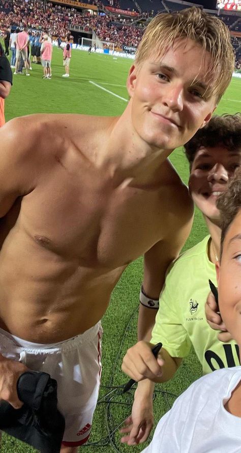 Martin Ødegaard, Soccer, Football