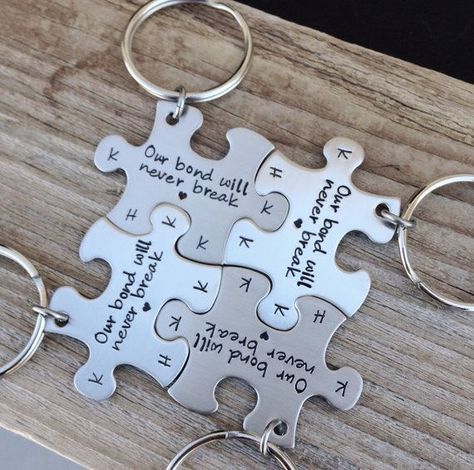 ♕(4)♕Sⅰsters❥ Bff Accessories For 2, Tattoo Sister, Friends Keychain, Best Friend Keychain, Sister Tat, Bff Jewelry, Wedding Initials, Friend Jewelry, Bff Necklaces