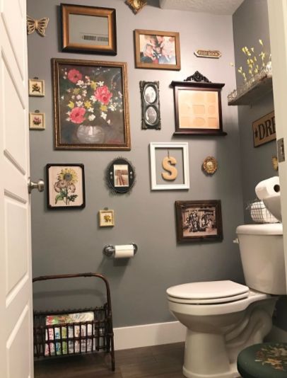 Guest Bathroom Gallery Wall, Gallery Wall In Small Bathroom, Art Wall In Bathroom, Picture Frame In Bathroom, Bathroom Wall Frame Ideas, Small Bathroom Gallery Wall, Gallery Wall Ideas Bathroom, Picture For Bathroom Walls, Eclectic Bathroom Art