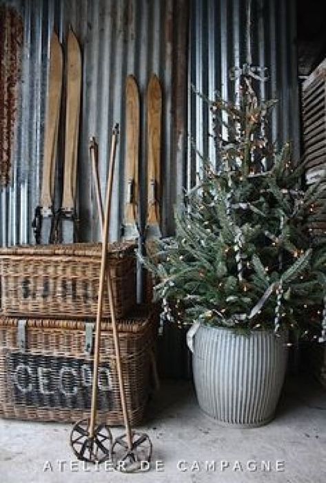 rough luxe christmas decor - Cindy Hattersley Design Ski Lodge Christmas, Ski Lodge Decor, Ski Vintage, Christmas Lodge, Decoration Vitrine, Rough Luxe, Ski Decor, Dekor Diy, Lodge Decor