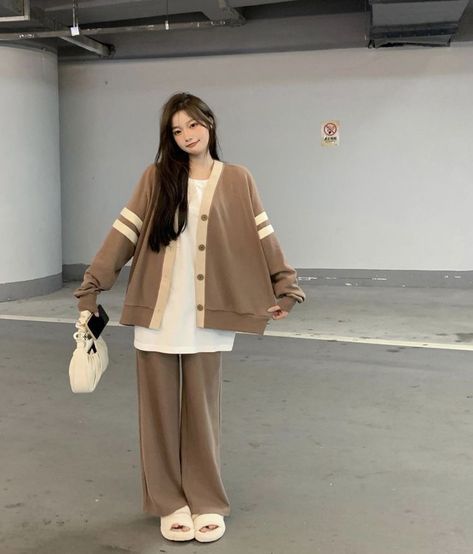 Mode Ulzzang, Outfit Korean Style, Korean Casual Outfits, Traje Casual, Korean Girl Fashion, Swaggy Outfits, Modest Fashion Outfits, Mode Hijab, 여자 패션