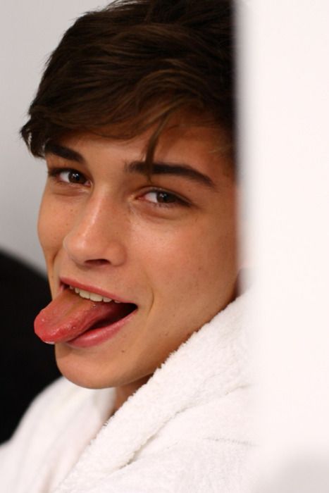 Francisco Lachowski French Kiss (please follow minkshmink on pinterest) Francisco Lachowski Young, Blake Steven, Chico Lachowski, Vartan Sylvie, Francisco Lachowski, Male Photography, Tumblr Boys, Attractive Guys, Poses For Men