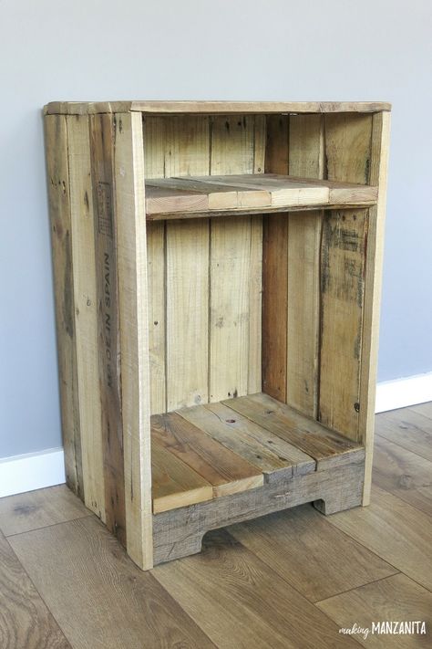 Wood Side Table Diy, Diy Side Table, Projects Design, Wooden Pallet Furniture, Wood Side Table, Wooden Pallet Projects, Pallet Decor, Pallet Crafts, Wood Pallet Projects