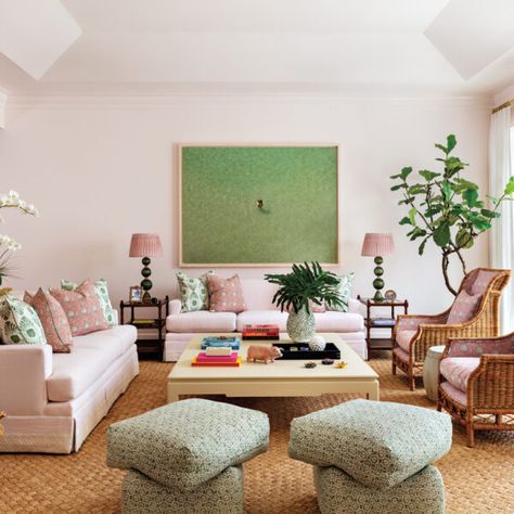 Jackie Armour Personalizes A Spirited Palm Beach Home Pink And Green Living Room, Green Powder Room, Chandelier Kitchen Island, Kitchen Island Pendant Light, Chandelier Kitchen, Green Living Room, Palm Beach Style, Beach Interior, Kitchen Island Pendant