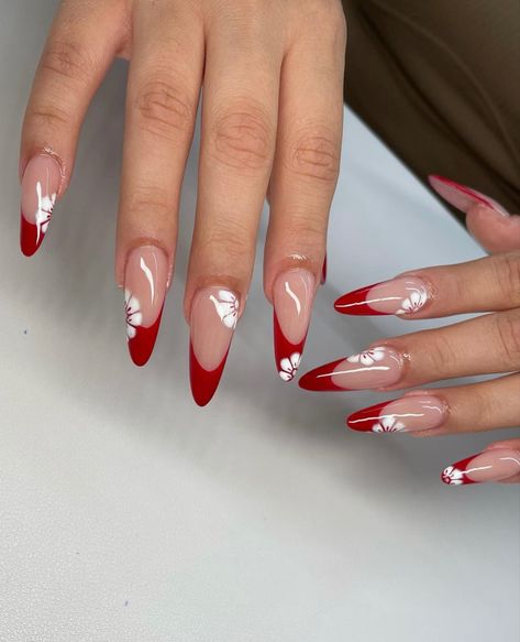 With hawaii flower Almond Nails Flower Designs Summer, Hawaii Nails Acrylic Coffin, Vacation Nails Natural, Red Nails With Hibiscus Flower, Tropical Vacation Nails Coffin, Christmas In Hawaii Nails, French Tip Hawaii Flower Nails, Vacation Nails Hawaii, Nails With Tropical Flower