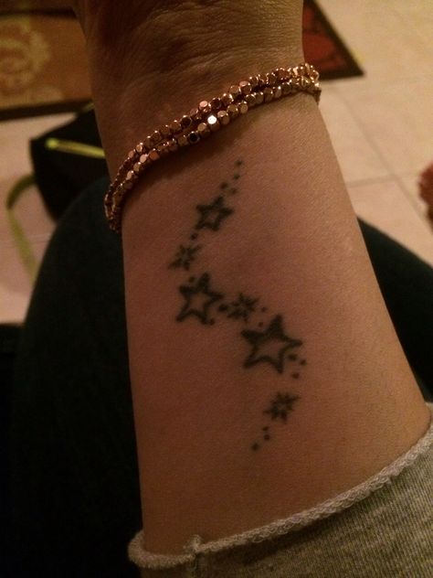 Reach for the stars Reach For The Stars Tattoo, Stars Tattoo, Cute Hand Tattoos, Pretty Hand Tattoos, Tattoos For Black Skin, Pretty Tattoos For Women, Dope Tattoos For Women, Small Hand Tattoos, Stylist Tattoos