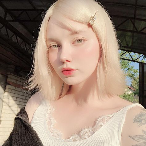 🌹❤️ I know in time our hearts will mend. Albino Girl, Pale Skin, Cute Makeup, Aesthetic Hair, White Hair, Blonde Girl, Girl Face, Ulzzang Girl, Pretty Face