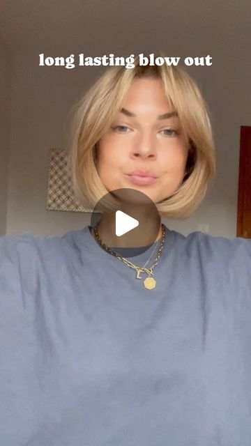 laura wittek 🧚🏼 on Instagram: "> LONG LASTING BLOW OUT <   #hairtutorial#hairreels#shorthairstyle#shorthairblowdry#blowoutstyles#germanfashionblogger#frankfurtblogger" Short Blowdry Hair, Short Hair With Fringe Hairstyles, Blow Wave Short Hair, How To Blow Dry Bob Haircut, How To Blow Dry A Bob Haircut, Blowout Short Hair Tutorial, Bob Blowout Tutorial, How To Blowdry Short Hair, Haircuts Fall 2024