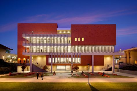 UC Irvine Contemporary Arts Center | Award-Winning Design | EYRC Architects University Landscape, Fasad Design, University Of California Irvine, Uc Irvine, Arts University, Architecture Company, University Architecture, Irvine California, Library Architecture