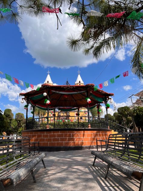 Mexico aesthetic Mexican Town Aesthetic, Mexican Plaza, Latina Vibes, Cute Texts For Her, Mexican Town, Vibe Aesthetic, Puerto Morelos, Town Square, Mexican American