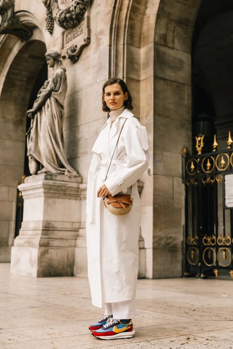 Ysl Sweatshirt, Bright Sneakers, Emily Didonato, Athleisure Trend, Elle Macpherson, Vintage Ysl, Collage Vintage, Rosie Huntington Whiteley, Street Style Inspiration