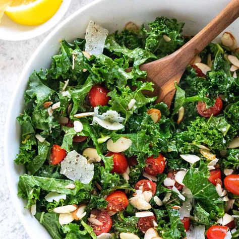 Kale Salad Dressing, Lemon Kale Salad, Baby Kale Salad, Salad With Lemon Vinaigrette, Lemon Vinaigrette Dressing, Vinaigrette Dressing Recipe, Leafy Salad, Citrus Vinaigrette, Salad With Lemon