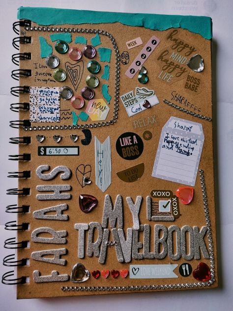 Travel Journal cover ideas Travel Brochure Design Creative Handmade, Visual Journal Cover Ideas, Travel Scrapbook Cover, Travel Journal Cover Ideas, Handmade Diary Cover Ideas, Scrapbook Ideas Front Cover, Bff Scrapbook, Concert Journal, Concert Scrapbook