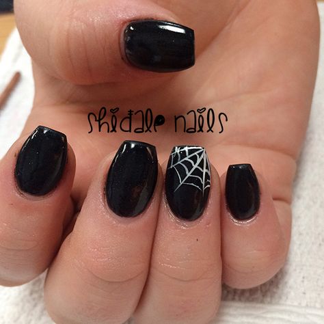 Simple Halloween nails. Black coffins and cobwebs. Shidale nails Halloween Nails Acrylic Simple, Diy Halloween Nails, Halloween Nails Simple, Nails Acrylic Simple, Halloween Nails Acrylic, Pro Nails, Black Halloween Nails, Holloween Nails, Halloween Nails Easy