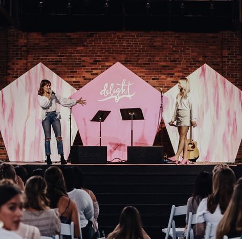 Feminine Stage Design in Pink for a Women's Day or Conference Conference Stage Set Design, Simple Stage Design Event, Women's Conference Decorations, Pink Stage Design, Women’s Conference, Conference Decor Ideas, Womens Conference Decorations Church, Women’s Conference Decor, Womens Conference Ideas