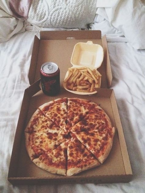 ¿Qué Ingredientes en la Receta de cualquier Pizza hacen que esta delicia Gastronómica sea tan Adictiva? Tumblr Food, Good Eat, Think Food, Pizza Hut, Food Goals, A Pizza, Food Delivery, French Fries, Pretty Food