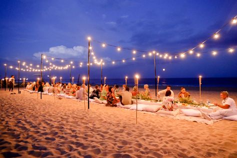 Birthday Dinner On The Beach, Beach Corporate Event, Beach Party Sweet 16, 30th Beach Birthday, Winter Beach Party, All White Beach Party, Beach Bonfire Party Ideas, Party At Beach, Beach Dinner Ideas