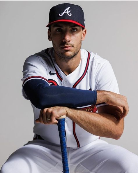 Atlanta Braves Wallpaper, Brave Wallpaper, Matt Olson, Hot Baseball Players, Atlanta Braves Baseball, Baseball Guys, Braves Baseball, Mlb Players, Baseball Team