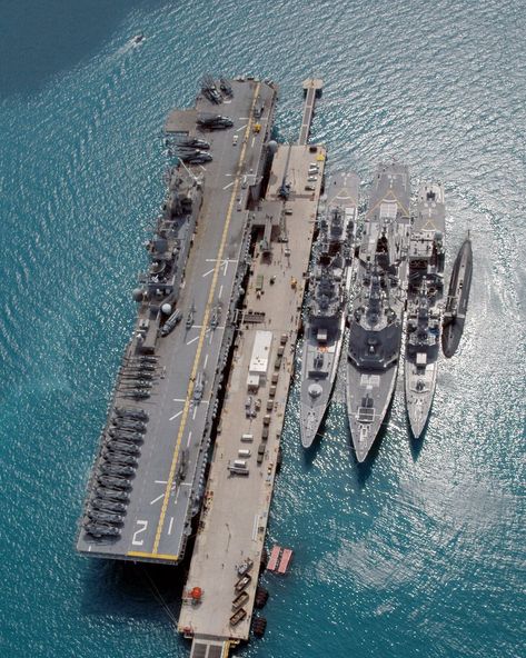 WarshipPorn on Twitter: "The amphibious assault ship USS Essex (LHD 2), and the Japanese Maritime Defense Force (JMSDF) ships Shimakaze (DDG 172), Myoukou (DDG 175), Hamagiri (DD 155) and Natusio (SS 584) pier-side Okinawa, Japan. White Beach Naval Facility 2003 (U.S. Navy photo… https://t.co/xhFkv2Vwje… https://t.co/z9M8xfl0Kd" Truk Ford, Navy Aircraft Carrier, Us Navy Ships, Naval History, Navy Aircraft, Navy Military, Navy Ships, Aircraft Carrier, Paris Hilton